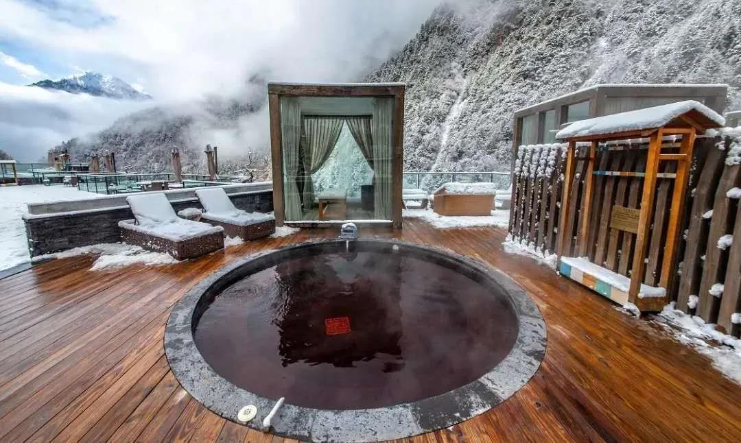 川西泡温泉看雪景,川西12月份最佳雪景泡温泉的地方