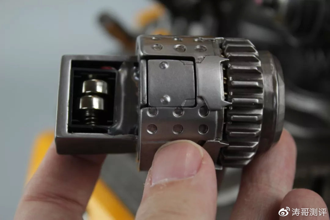 开箱价值1万的新年礼物,10000元以上的大黄蜂模型