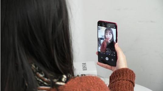 时尚派千玺大佬面对“小将”尽显温柔暖男范儿