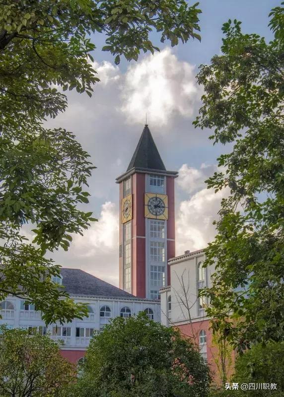 成都这所高校有几个校区，而且就业率奇高！