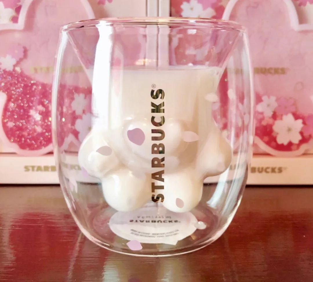 星巴克真香警告：猫爪虽香，小心挠伤