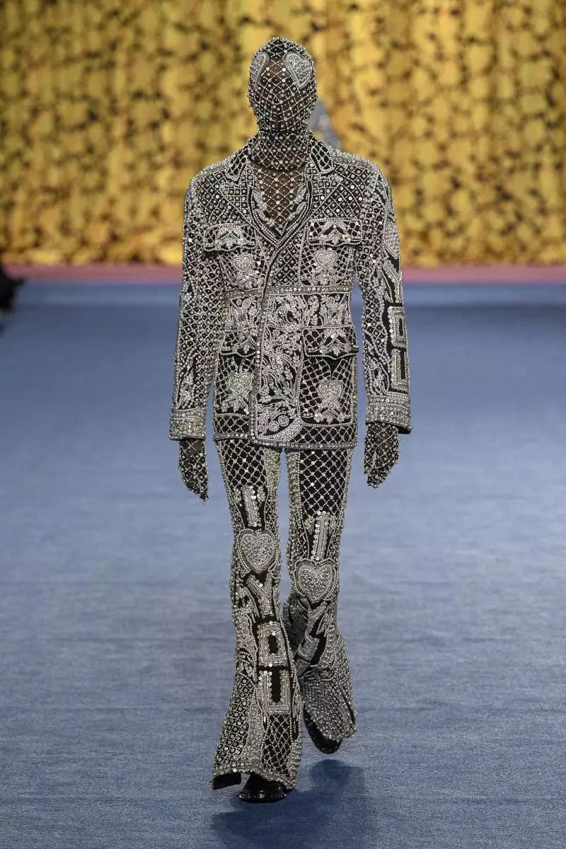 波司登羽绒时装周,波司登伦敦时装周中国红