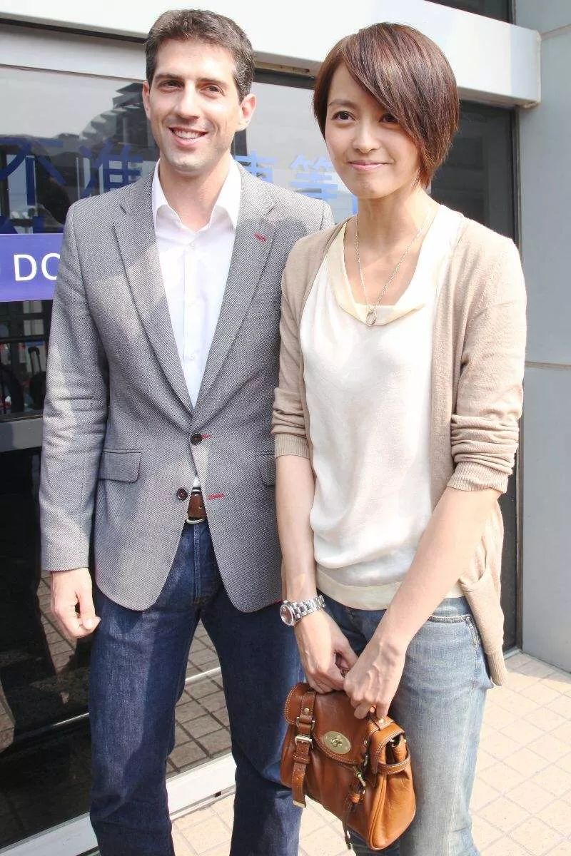 ​都说小糯米神似杨幂美到犯规，梁咏琪女儿的混血颜才堪称一绝