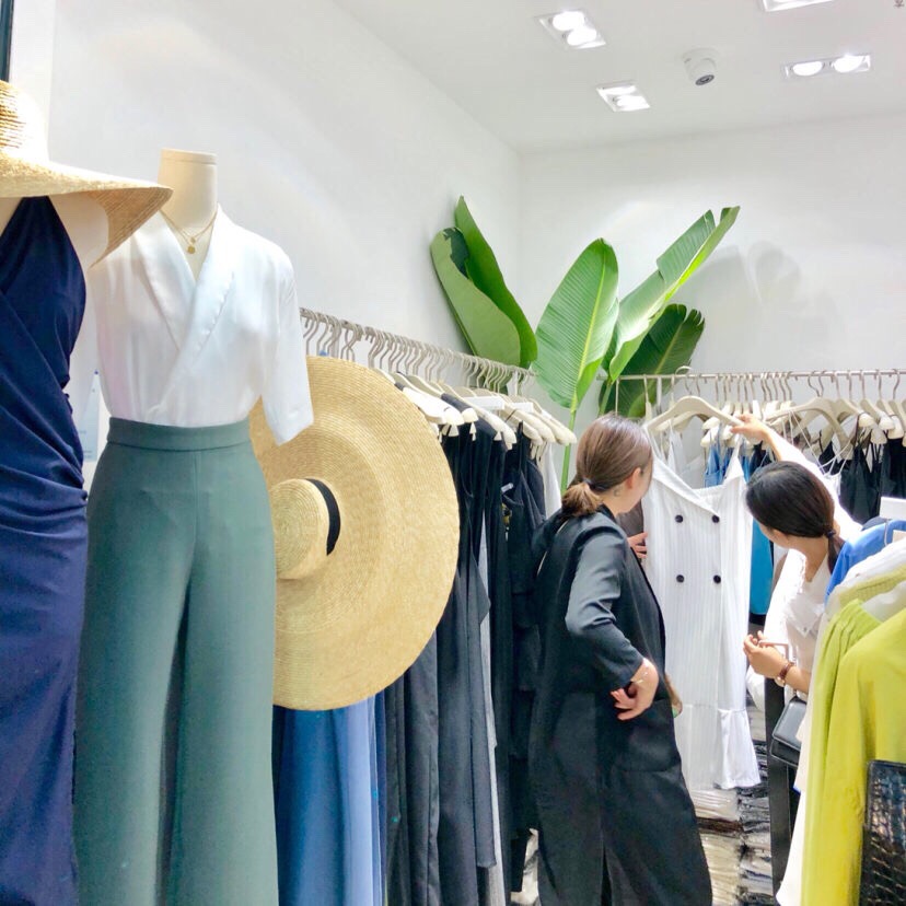 买衣服省钱攻略,喜欢买爆款衣服的小姐姐