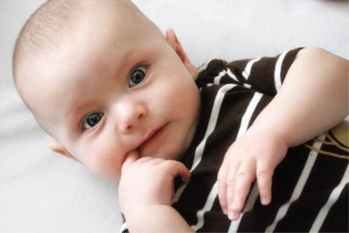 新生儿淹脖子的原因,新生儿淹脖子脱皮了