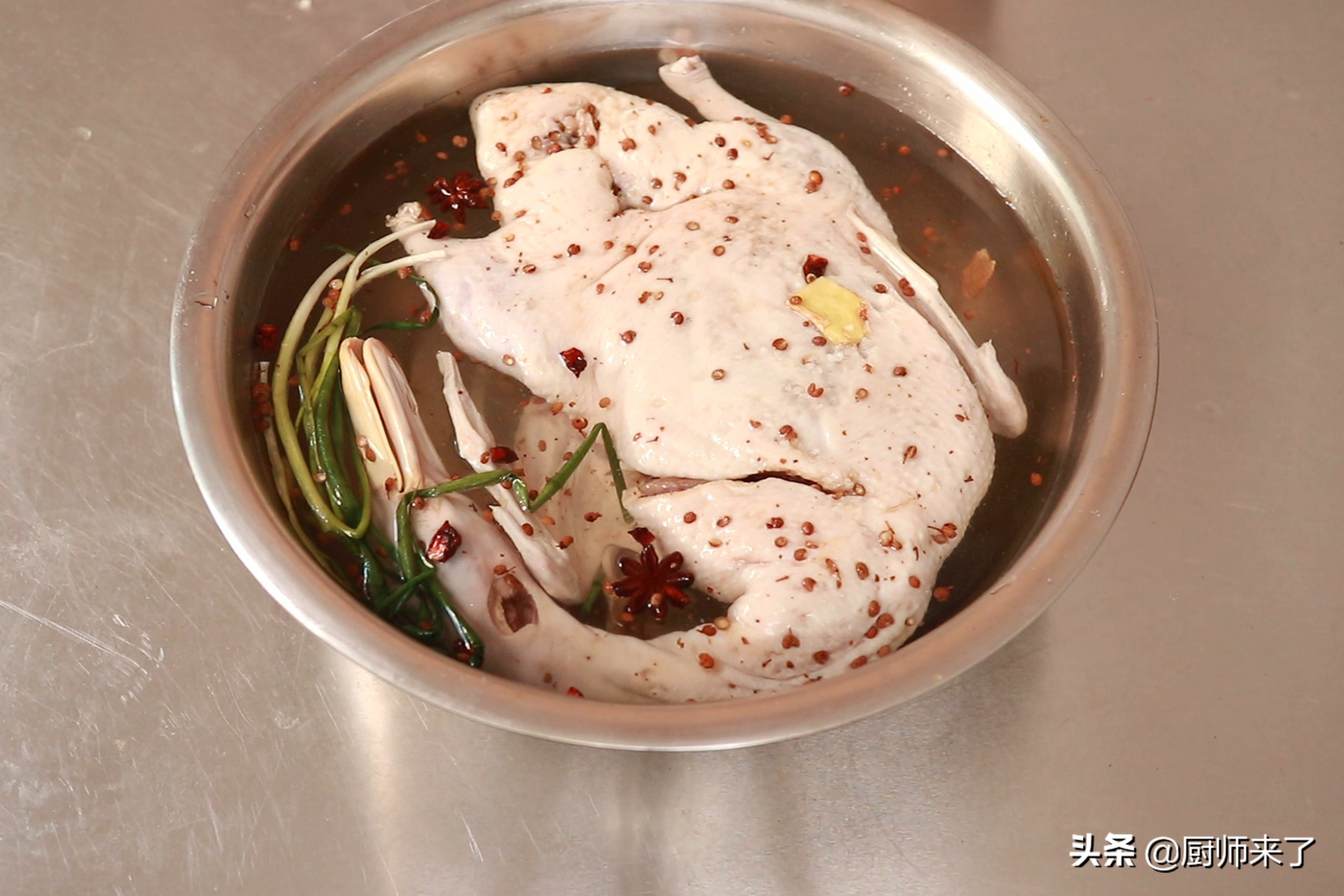 花椒盐水鸭怎么做好吃视频教学,花椒盐水鸭的正宗做法