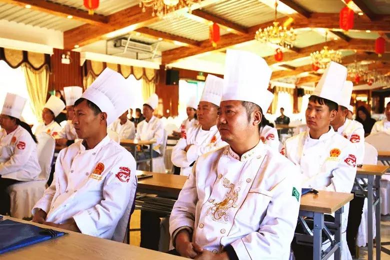 段跃平大师在五渡桥农庄菜品研修班上与学员分享学厨经历