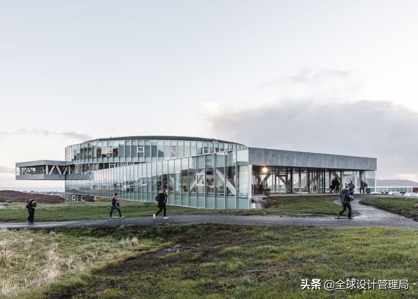 大雀巢格拉西尔学院进入法罗群岛起伏的景观