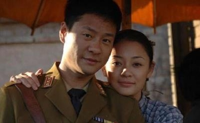 连奕名成名后抛弃妻女,连奕名和妻子图片