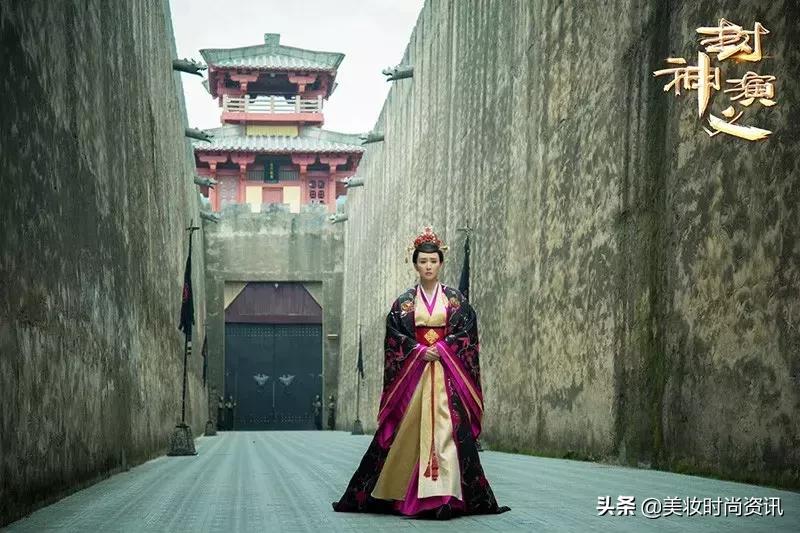 作为章子怡、袁泉的同学，她的实力毫不逊色于她们