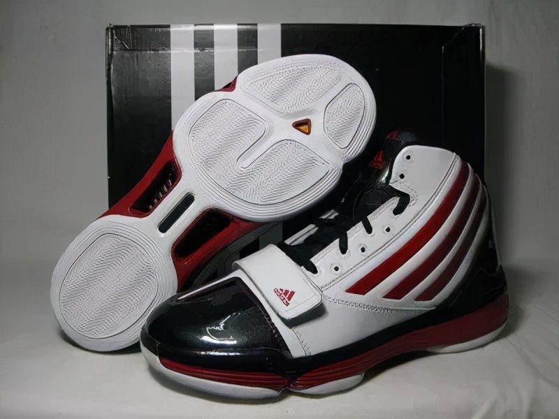 买鞋子尺码怎么选,运动鞋尺码要买偏大还是偏小