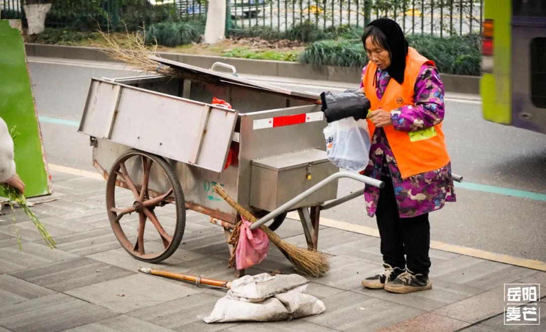 给你三秒钟选一个词语,形容岳阳的词汇