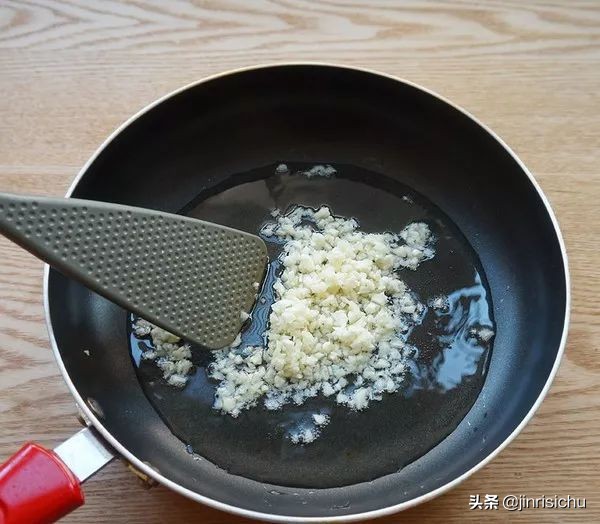 我的幸福小生活蒜蓉粉丝蒸扇贝,蒜蓉粉丝蒸扇贝的汁料怎么调