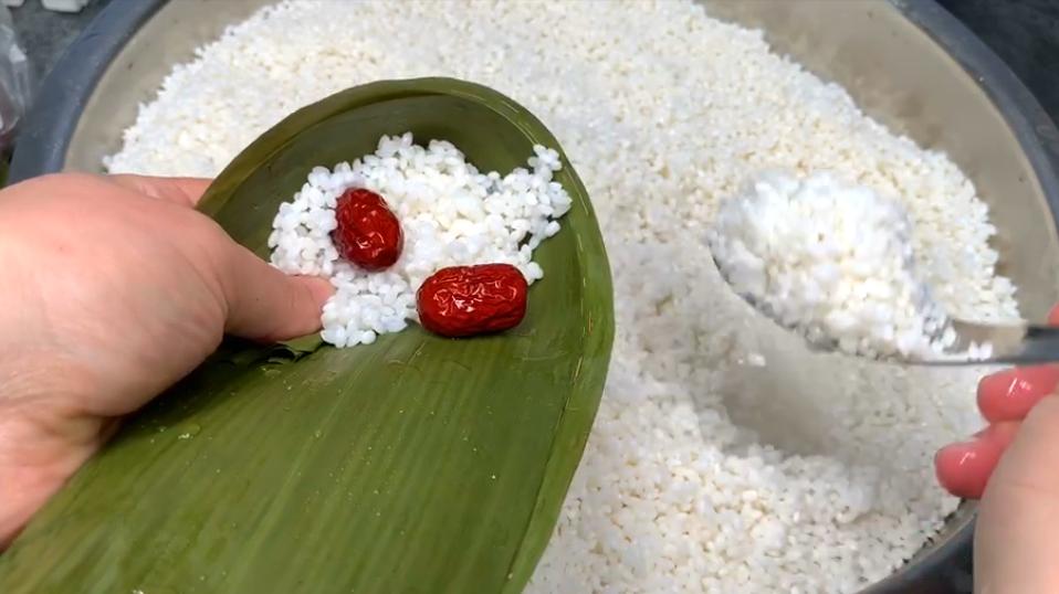 简单易学的粽子做法快学起来吧,手把手教你两种粽子做法