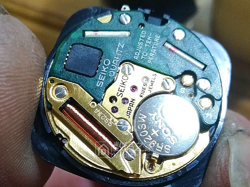 收了一块精工Dolce系列的小金表（6030-5200T），稍微打理一下