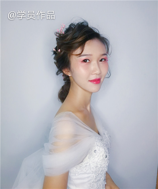 学习新娘妆培训哪家专业,学习化妆课程新娘妆