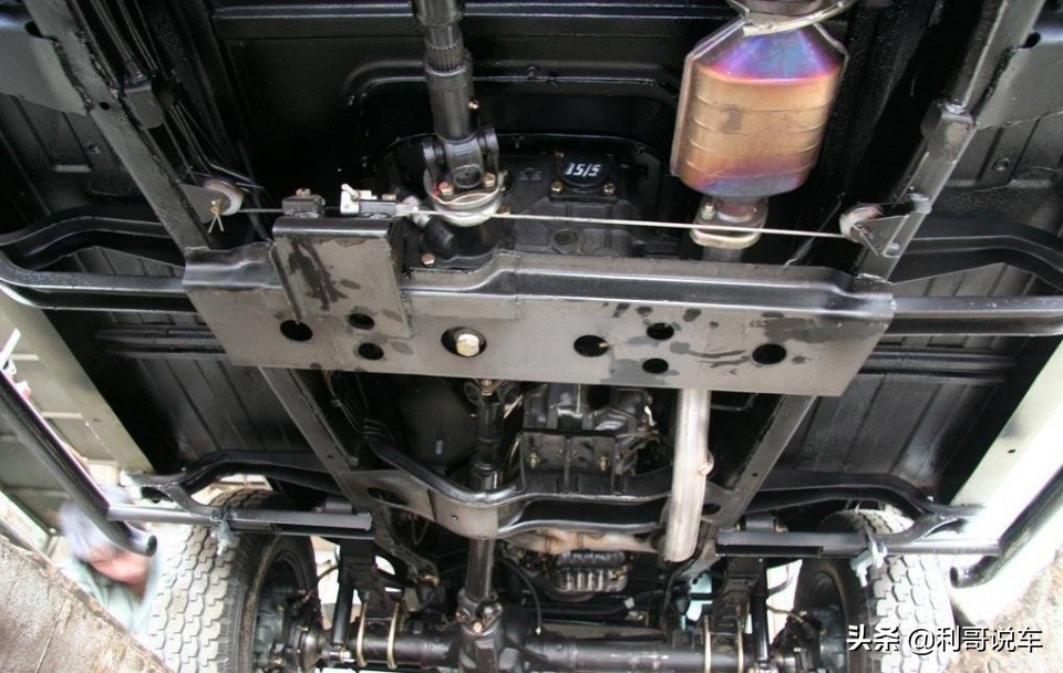 新车首次保养前能不能做底盘装甲,新车有必要装底盘装甲吗