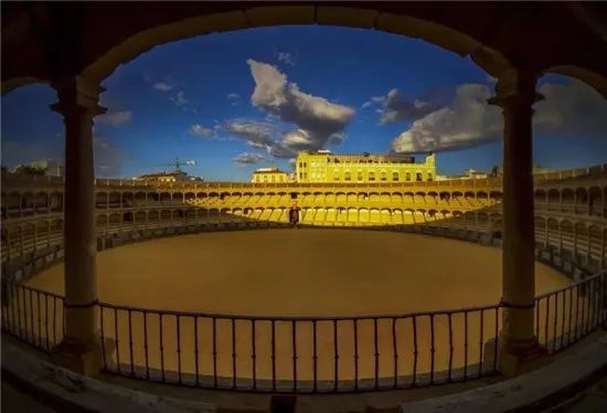 行走的老钱：私奔去浪漫的“两牙”