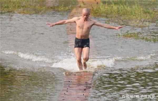 世上唯一还在练轻功的“武僧”释理亮,目前已经练到最后一重