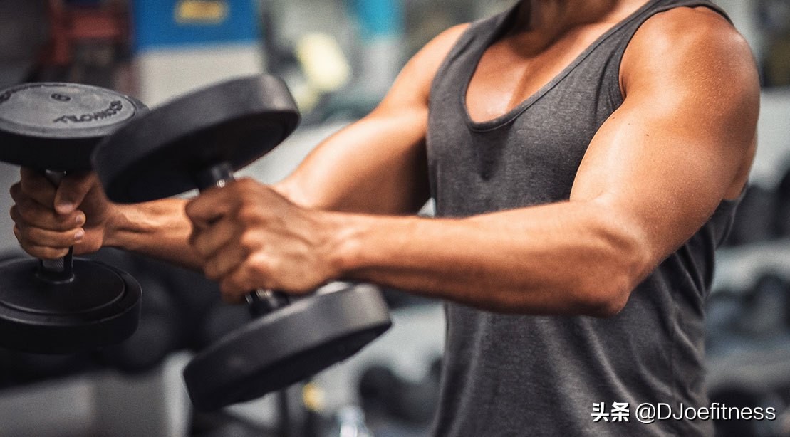 健身开始用器械练还是哑铃杠铃好,健身常见动作除了卧推还有哪种