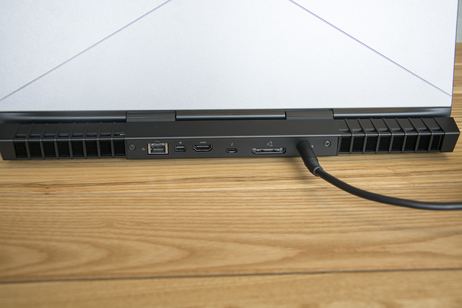 外星人alienware15r4,外星人15r4是哪一年上市的