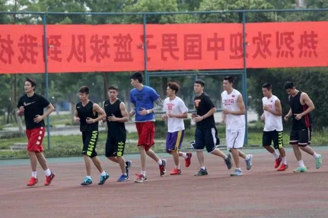 姚明跑10km,姚明跑10公里要多久
