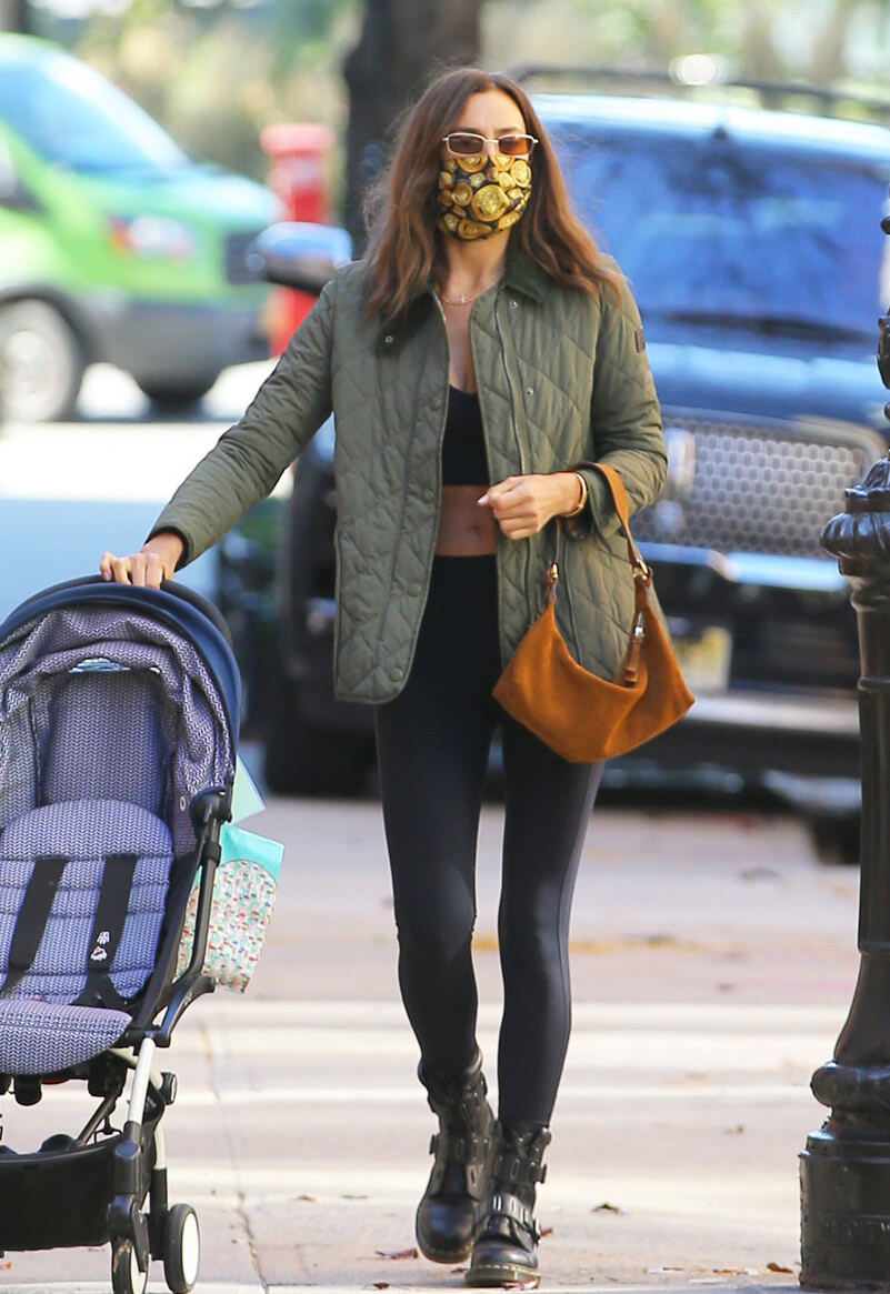 刘诗诗同款橘色冲锋衣穿搭,刘诗诗军绿色背带裙