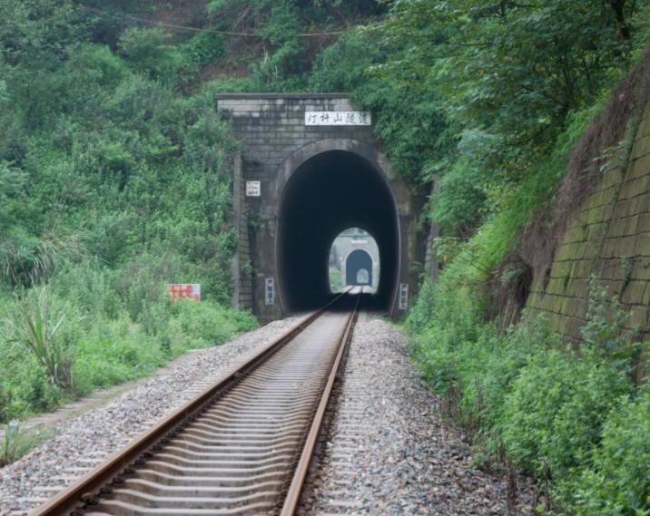 港珠澳大桥为何选择海底隧道,港珠澳大桥海底隧道如何连接