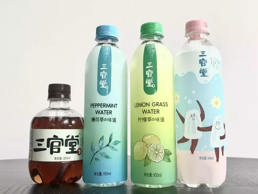 这20+款新饮品，我们喝出了打屁虫、清新剂、中药丸的味儿……