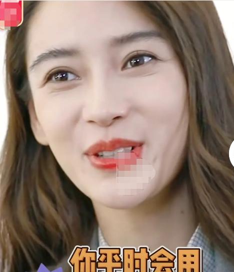 杨颖15岁旧照曝光容貌差异大,38岁杨颖全身照