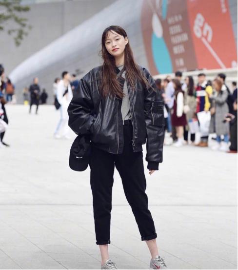 韩流风又起来了，短款夹克+卷边牛仔裤，帅气得不行，第5套更好看