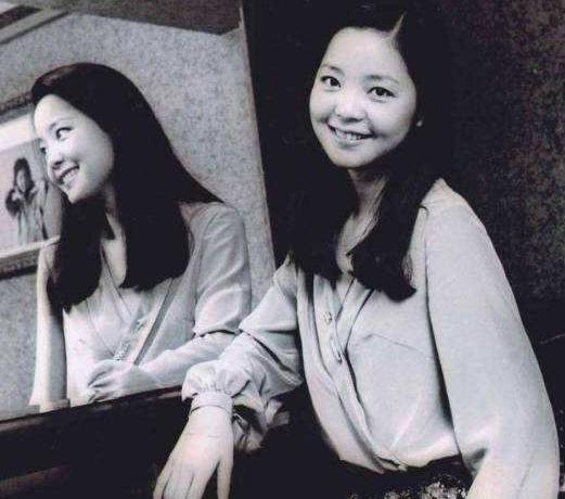 邓丽君一人一首成名,邓丽君年轻时唱歌