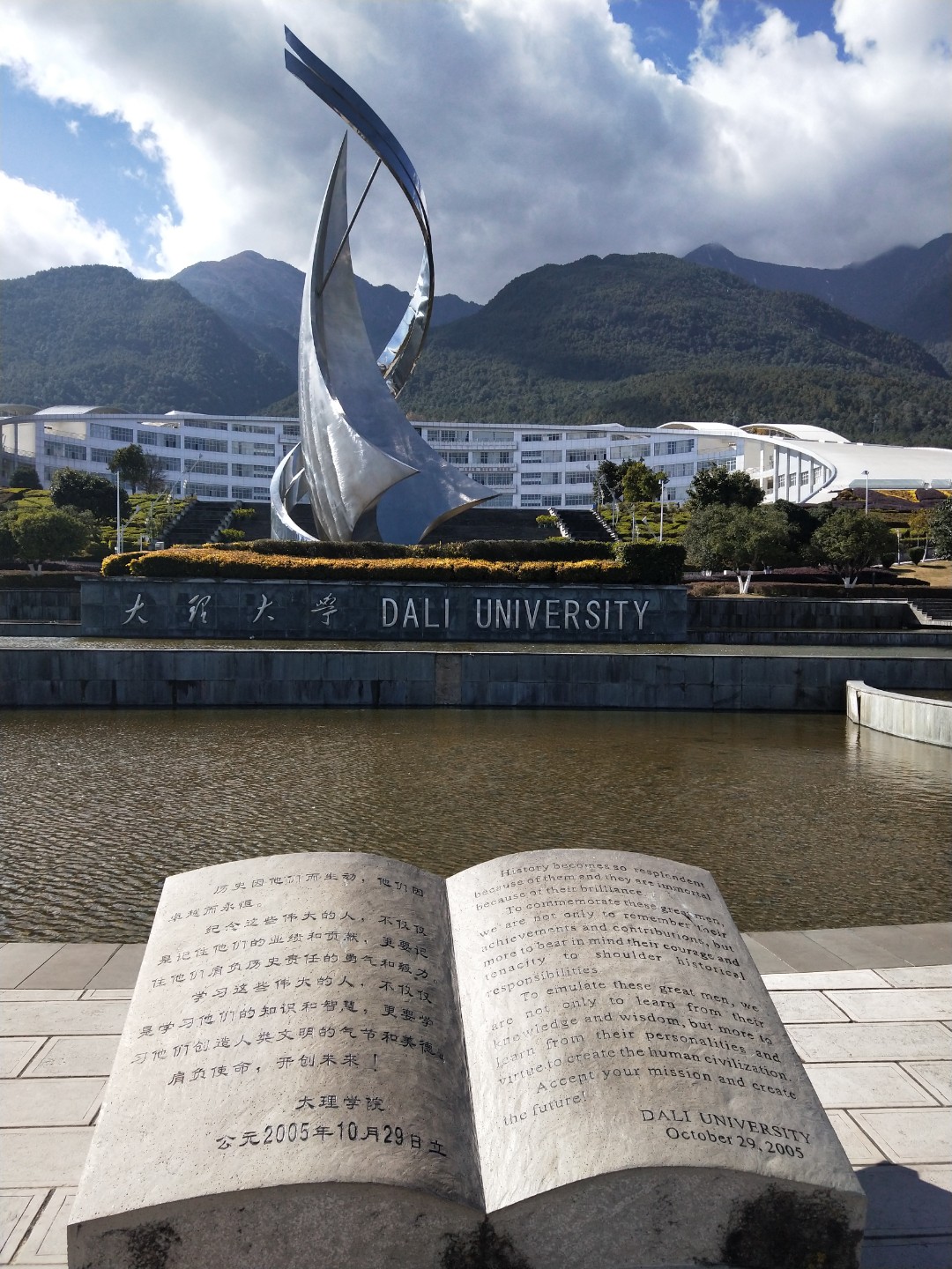 自驾房车小姐姐,一个小姐姐拖挂房车旅行生活视频