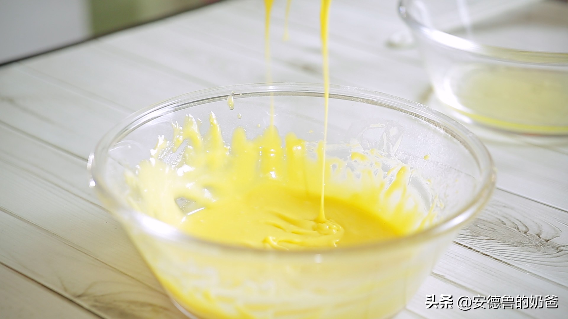 戚风蛋糕做法塌陷原因,戚风倒扣塌陷怎么补救