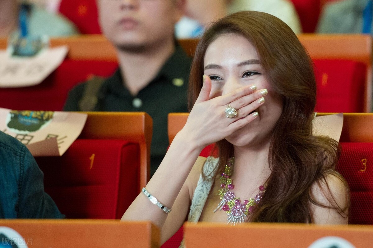 郭美美跟她妈妈照片,郭美美和妈妈一起采访