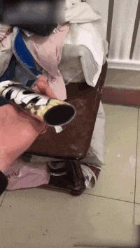 邻居家门口弄了一只狮子,门口挂什么能镇住对门口的狮子