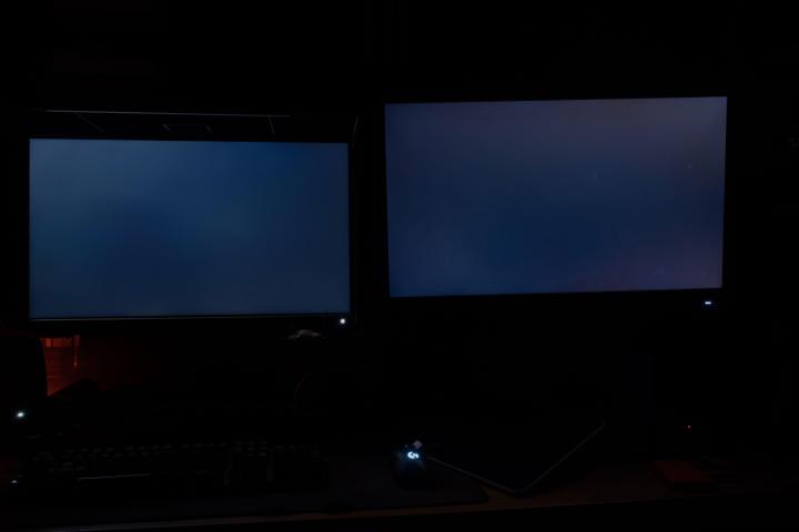 推荐一款简单精致的电脑桌 (实木电脑桌效果图大全2015款)