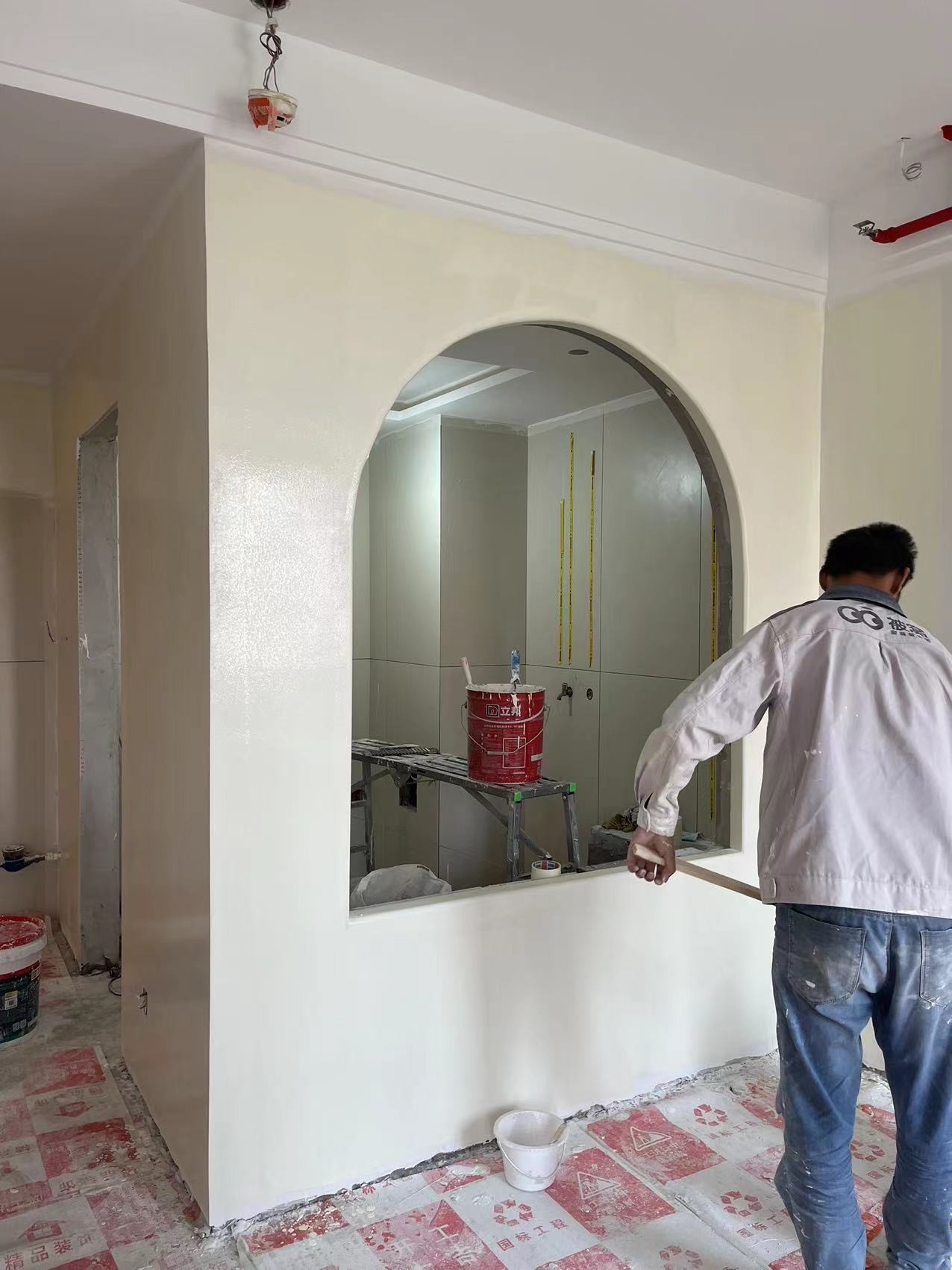 为什么家里装修都喜欢乳胶漆,为啥刷乳胶漆省钱