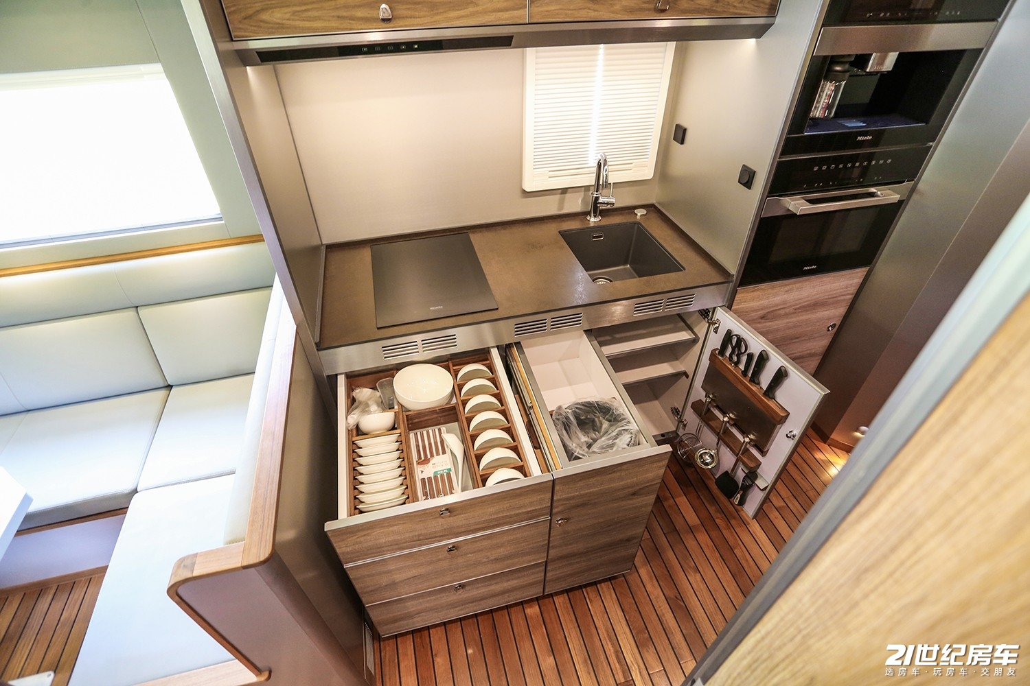 奔驰四驱c型顶级豪华房车,奔驰arocs升顶越野房车