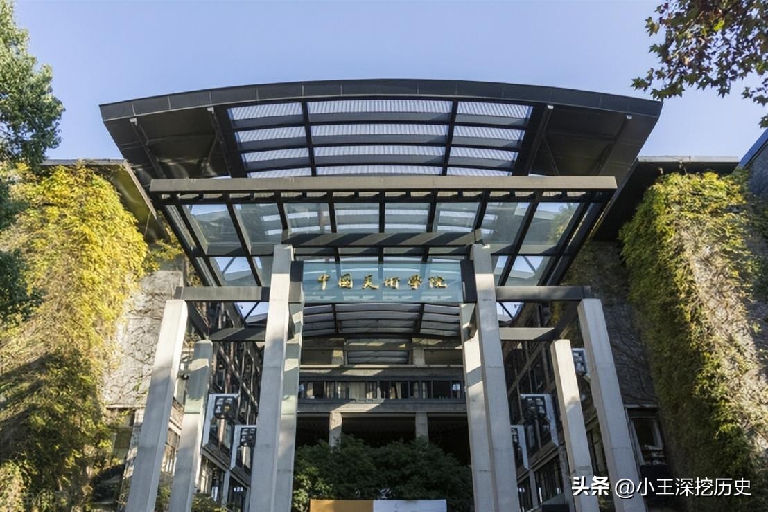 2020年高考长沙女生一字马,2020高考第一个出来的女孩一字马