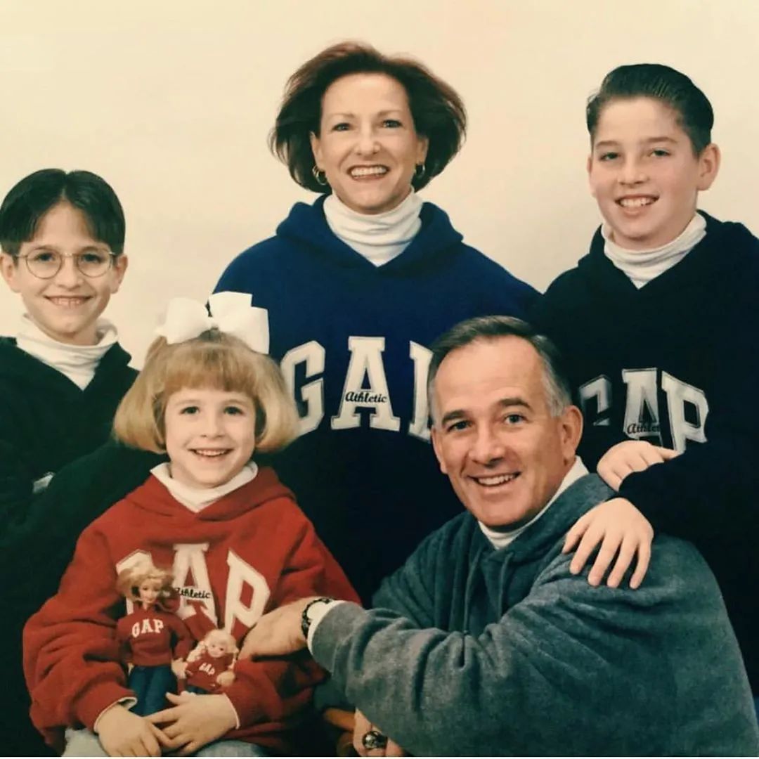 设计摆烂，性价比低，这家北美快时尚鼻祖和中国“代沟”不小