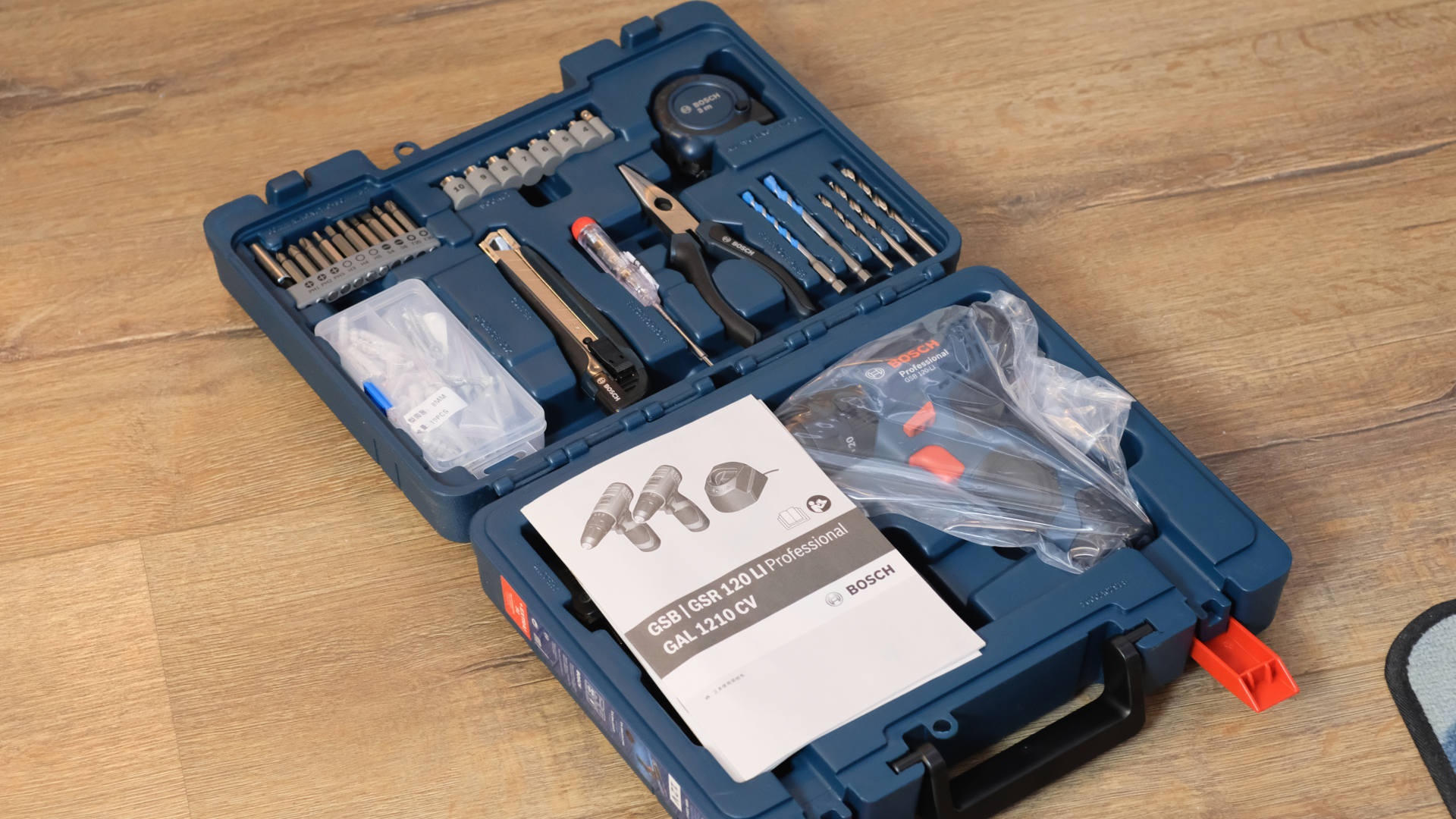 博世gsb120冲击钻套装,博世gsb120锂电钻工具箱套装
