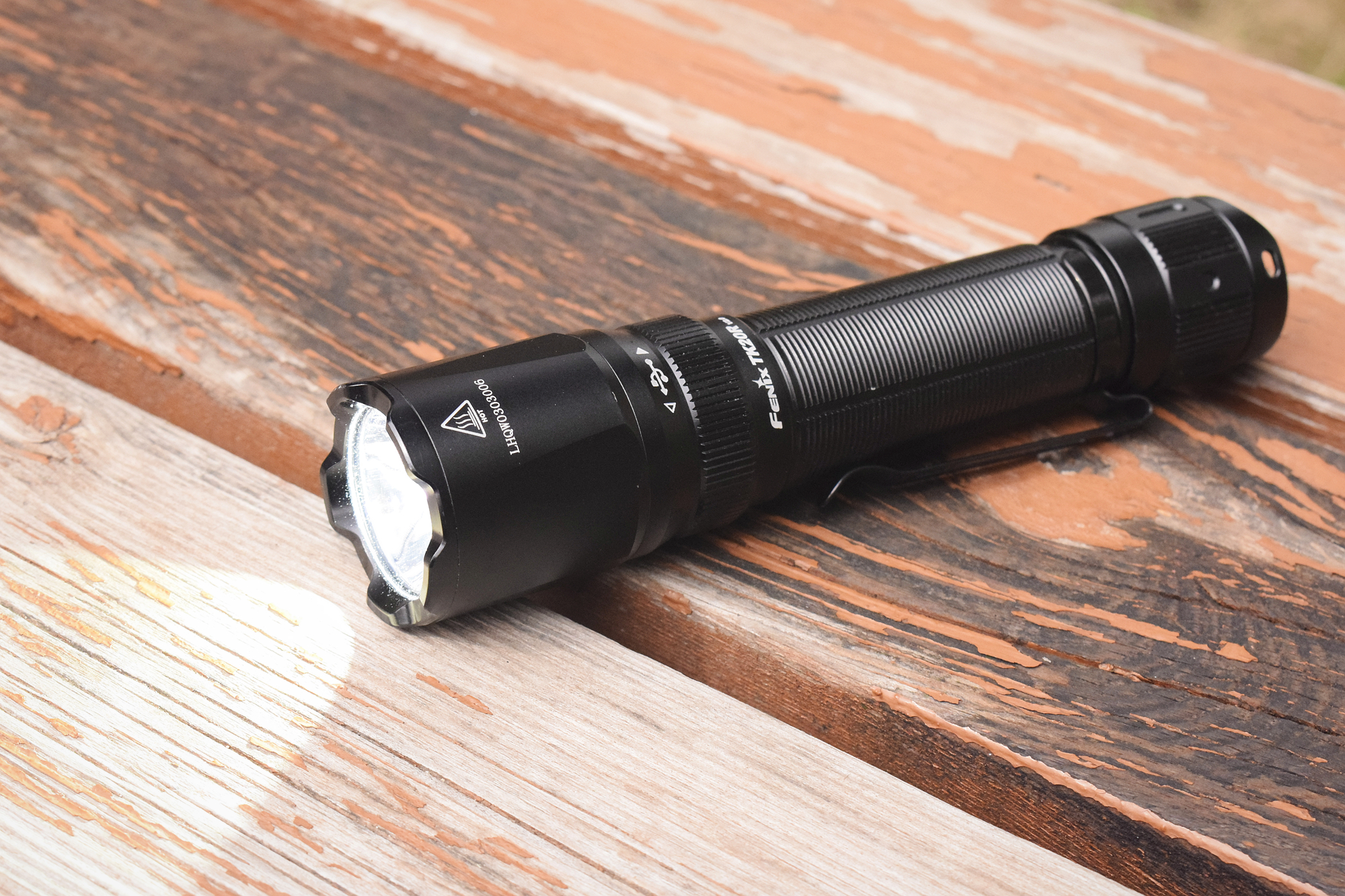 性能强悍再升级，Fenix菲尼克斯TK20RV2.0战术手电体验