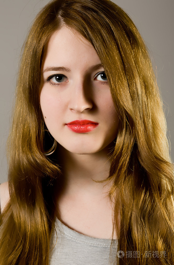 男友和他的闺蜜行为怪异，总粘在一起，女友焦虑：我不想看到变局