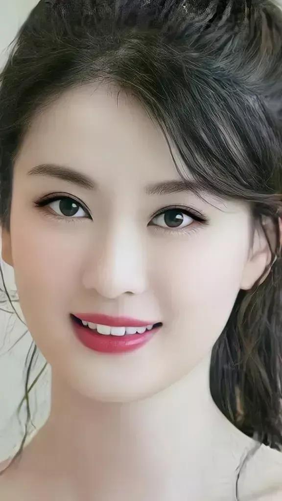 回眸一笑太阳当空照,一轮圆月当空