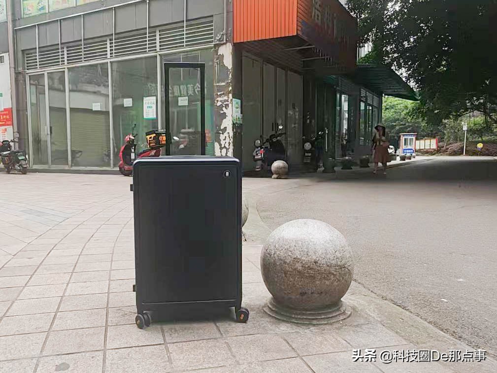 长期出差用什么？用地平线8号城市脉搏系列24寸拉杆箱