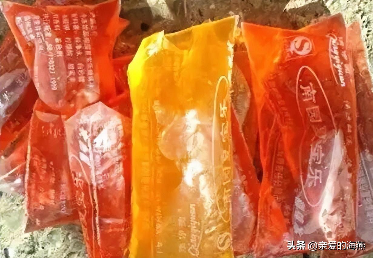 七八十年代供销社里的打酱油、雪花膏、搪瓷缸子，全是当年的味道