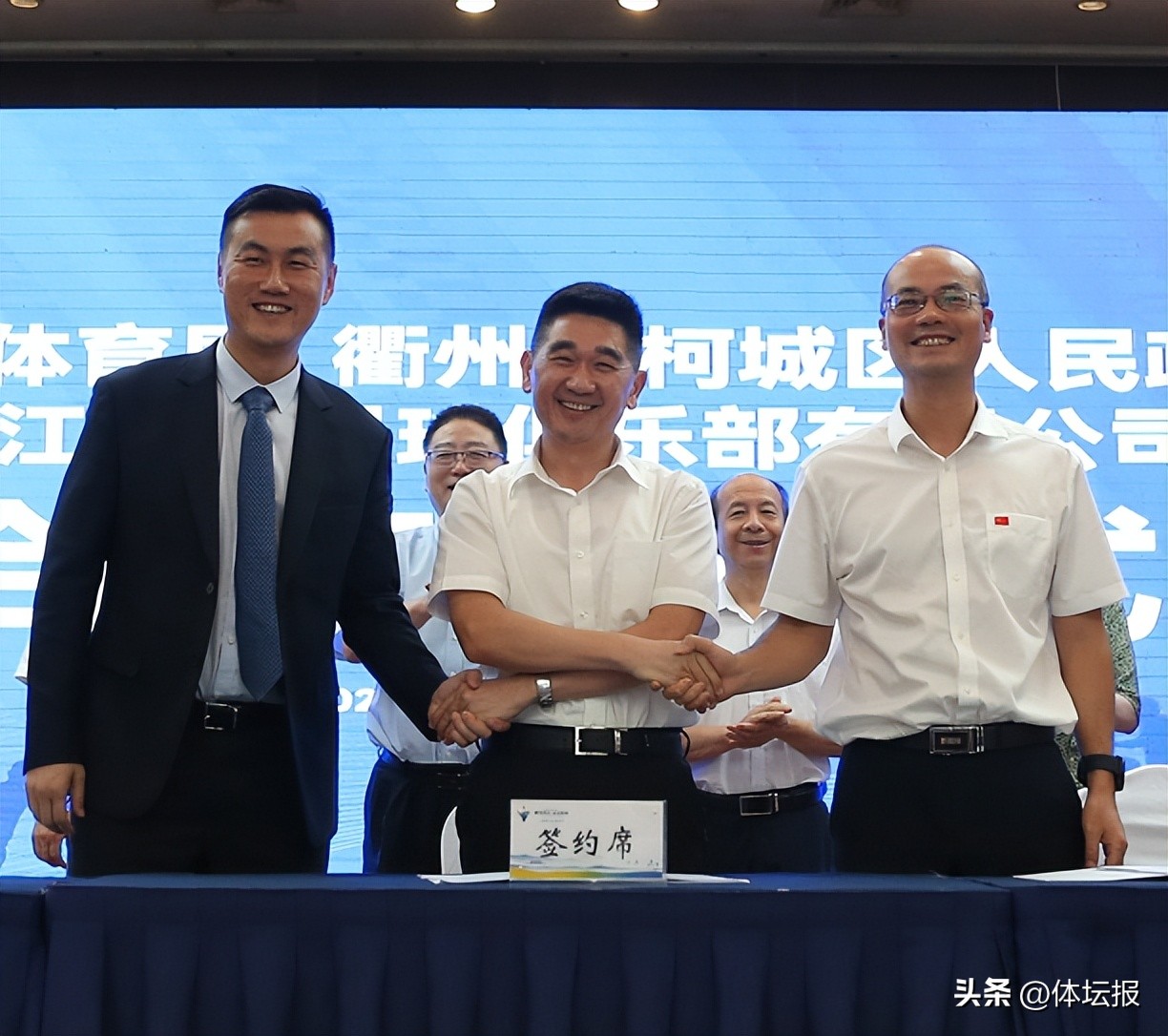 三方战略合作签约画面,三方战略合作签约