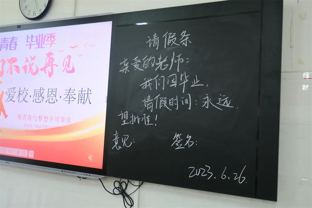 毕业季来临即将和母校说再见,毕业十年匆匆路过母校感言