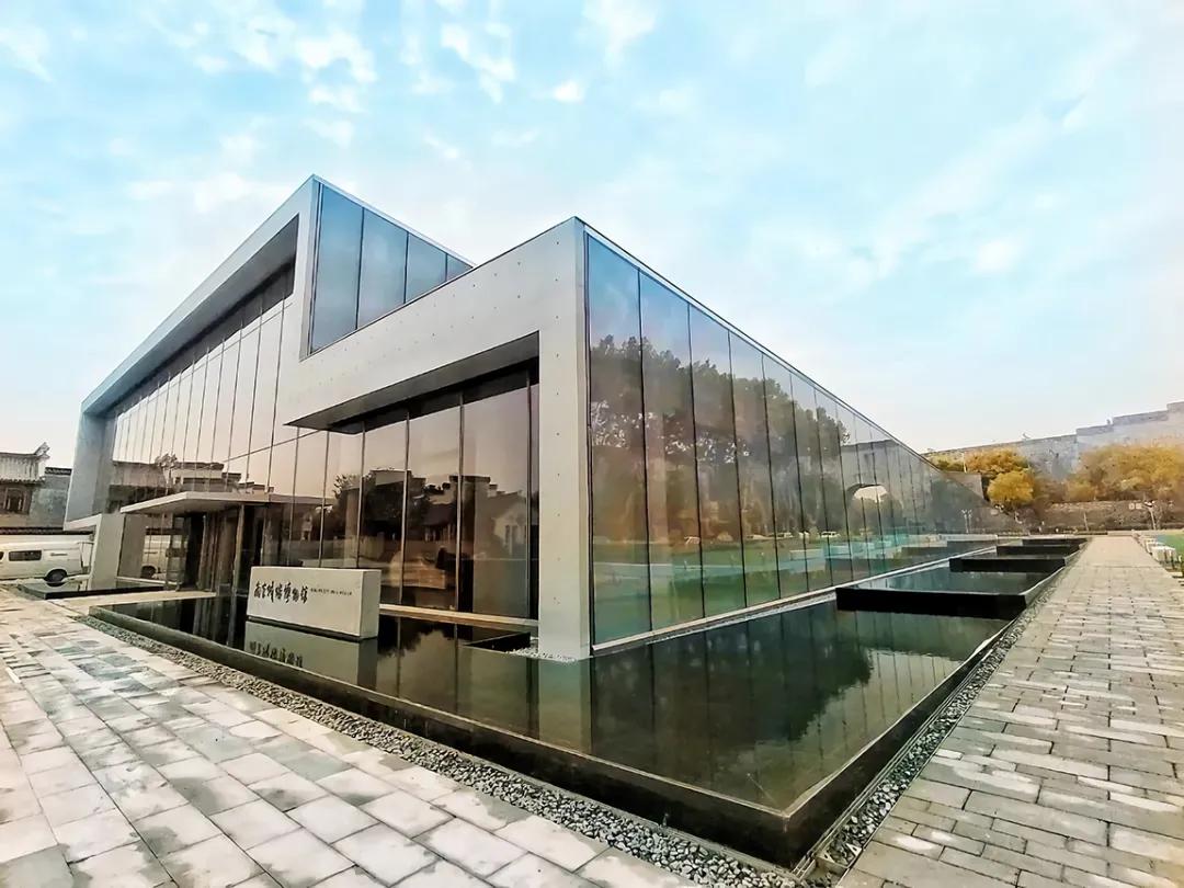 北玻玻璃映射一座古城的记忆